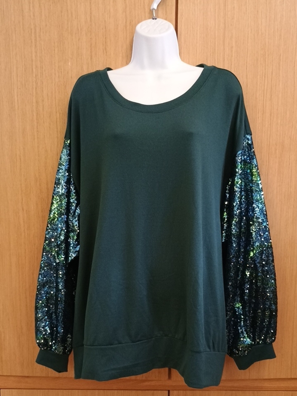 +SZ NWOT IMAN SZ 3X Forest Green Top with Iridescent Sequin Sleeves